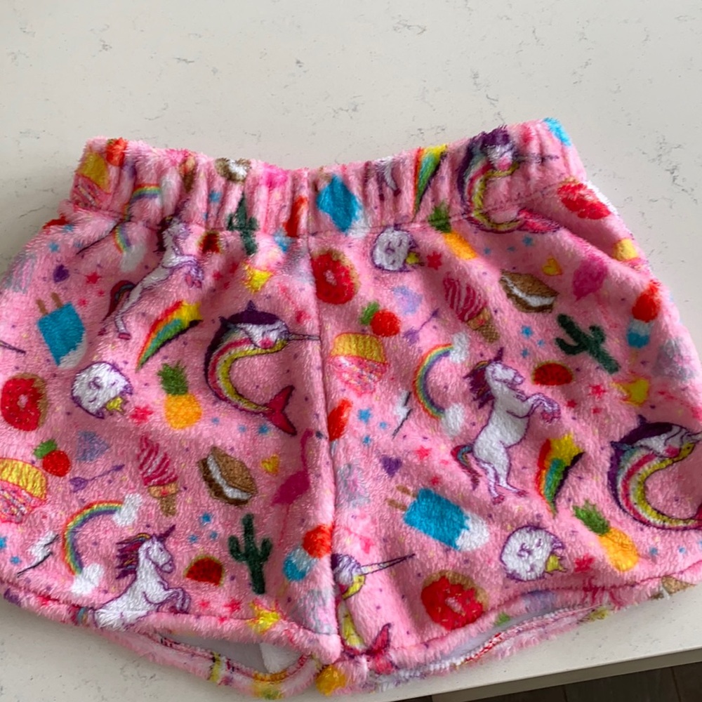 Azarhia fluffy pink shorts